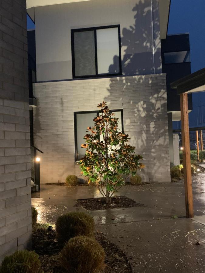 Captains Cove Ground Floor Luxury Apartments 페인스빌 외부 사진