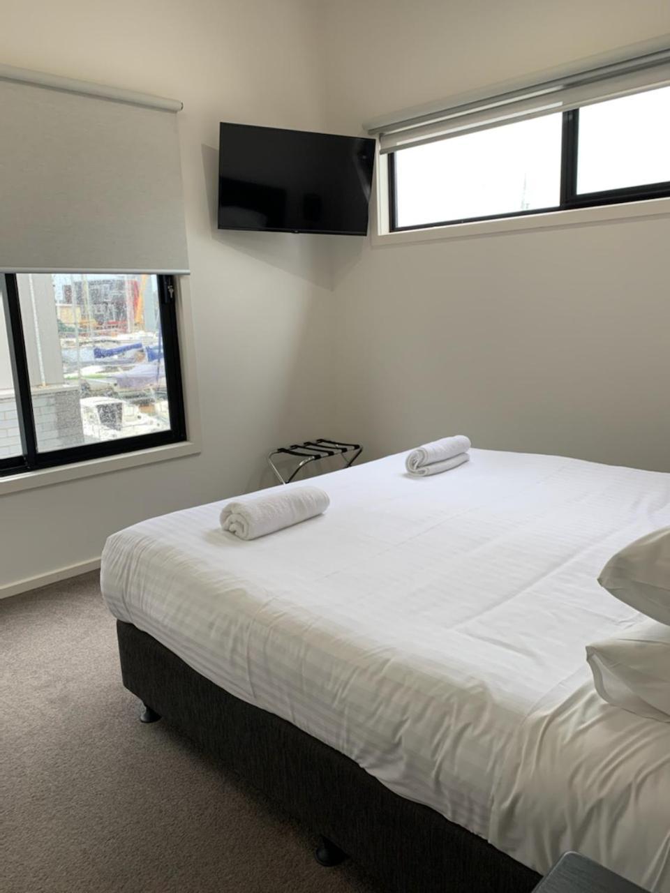 Captains Cove Ground Floor Luxury Apartments 페인스빌 객실 사진